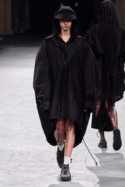 Look 7